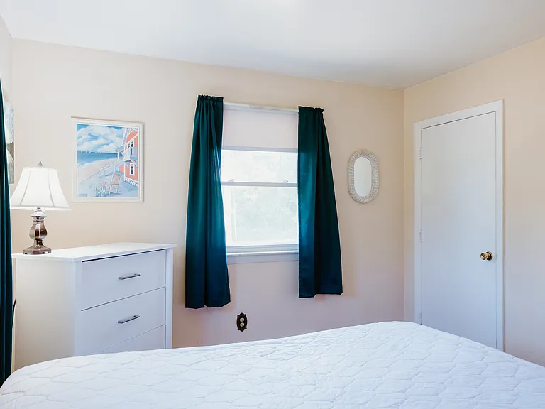 216 E Grand Ave — Photo 18