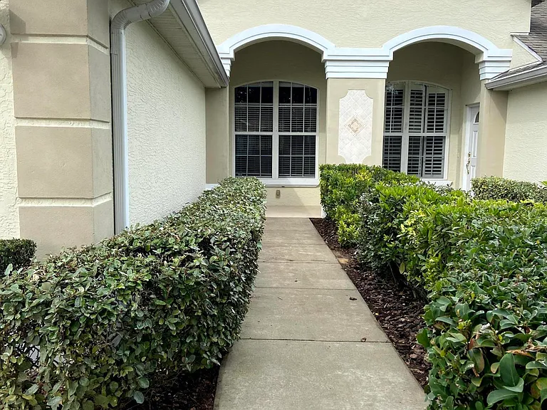 1427 Carlow Cir — Photo 1