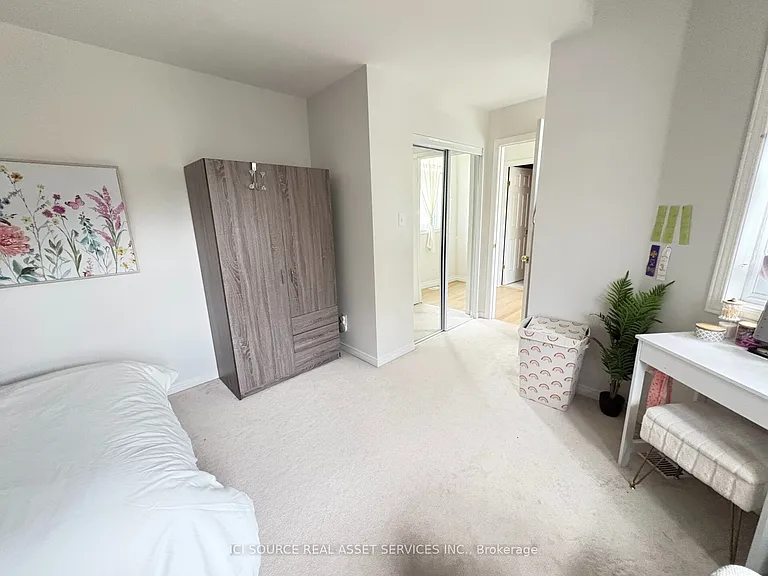 2 Woodcrest Ct — Photo 26