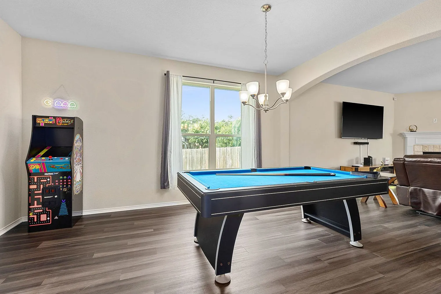 4 bed, 3.0 bath, 3013 sqft, $7,824 — Photo 2