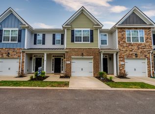 422 Manor Row, Pleasant View, TN 37146