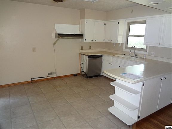 4th image of 819 E Claflin Ave