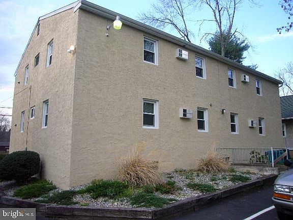 5th image of 136 E Park Ave