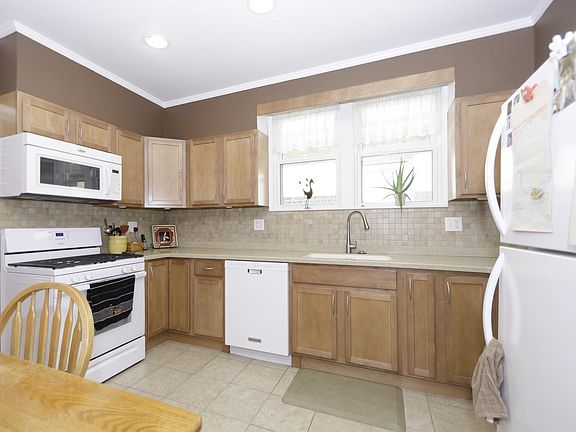 5th image of 2926 N 76th Ct