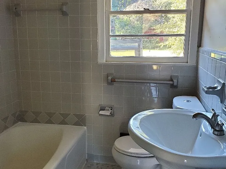 1120 Edgewood Dr — Photo 9