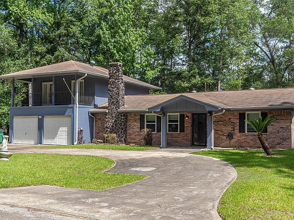 2nd image of 302 Oak Ln