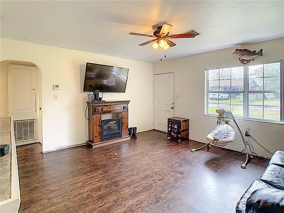 4th image of 1605 Williams Ave