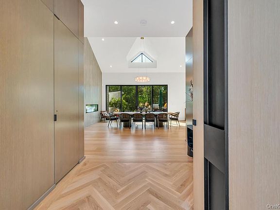 4th image of 2 Chelmsford Drive