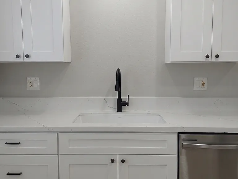 700 E Washington St #3 — Photo 3