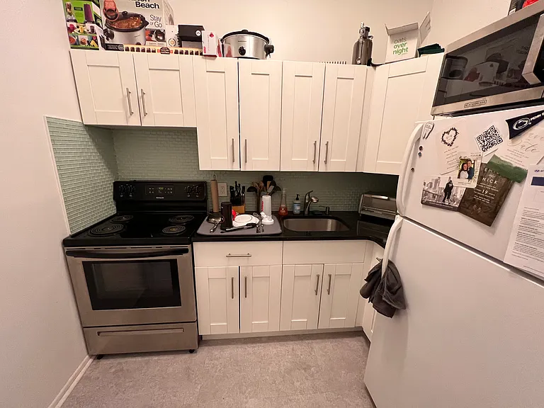 264 9th St #4H — Photo 4