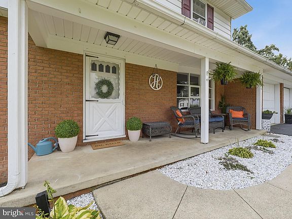 4th image of 1326 Hillendale Rd