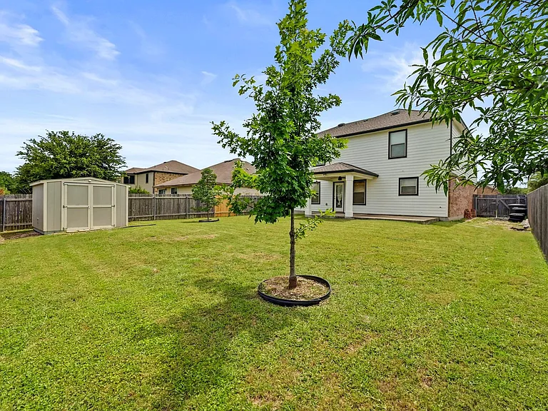 214 Briarwood Dr — Photo 31