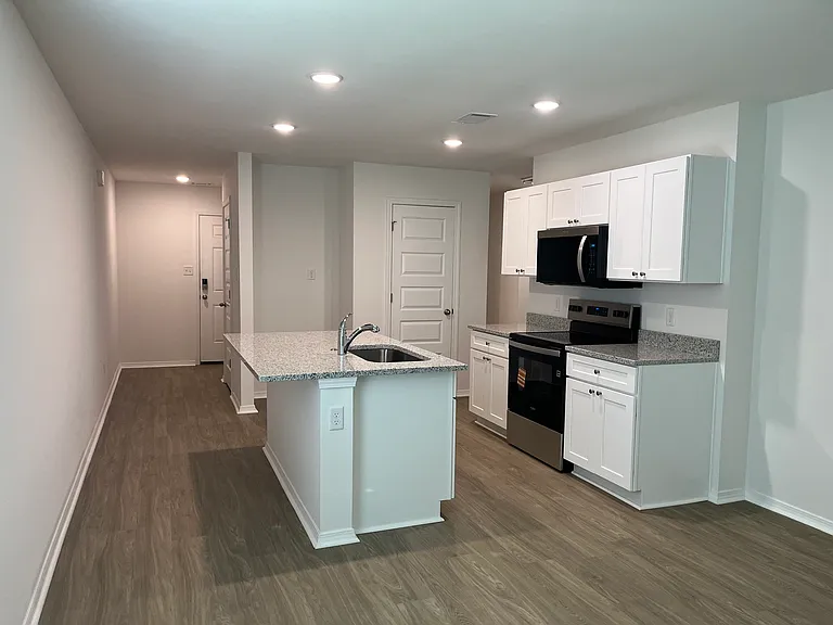430 Moonlight Graham Blvd — Photo 2