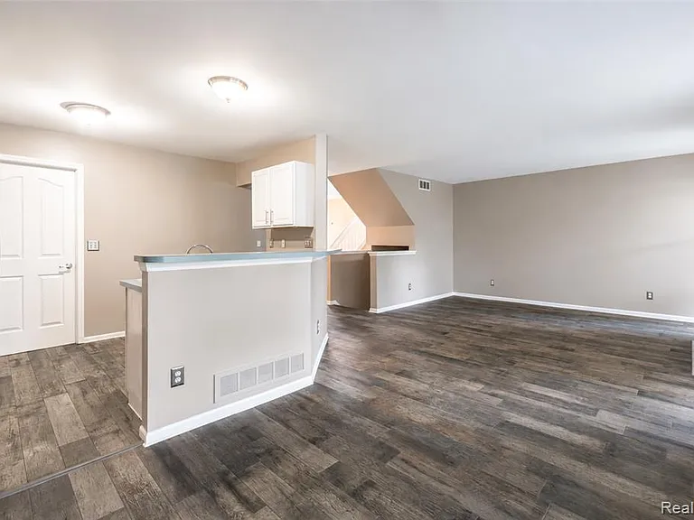 22733 Coachlight Cir — Photo 13