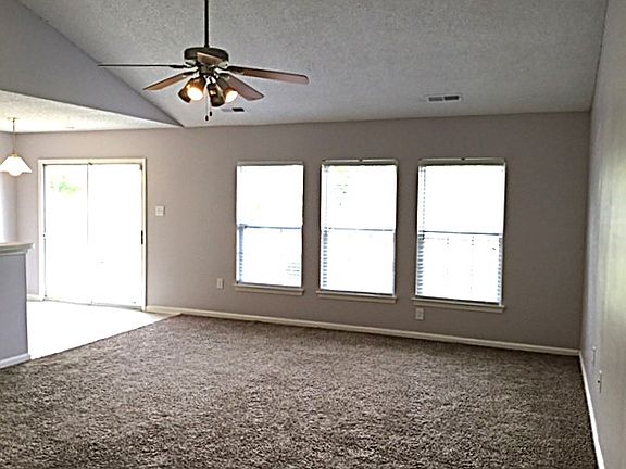 4th image of 5060 Thornton Dr