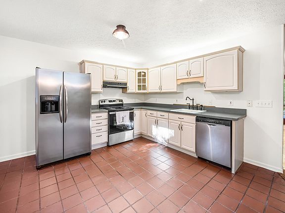 5th image of 966 Cherry Hill Rd