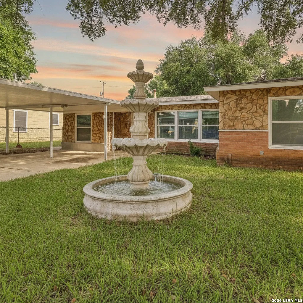 3 bed, 1.0 bath, 1500 sqft, $2,500 — Photo 1