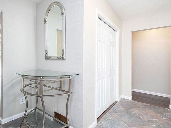 4th image of 23002 Cambridge Ct