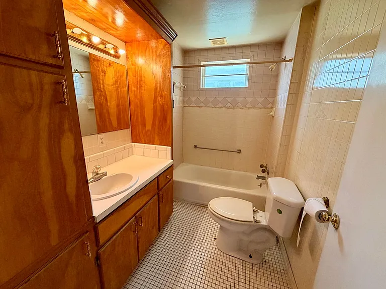 816 N Broadway — Photo 5