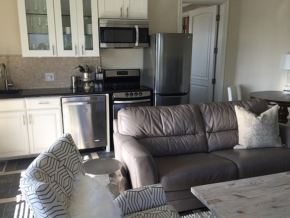 Kitchenette & Dining