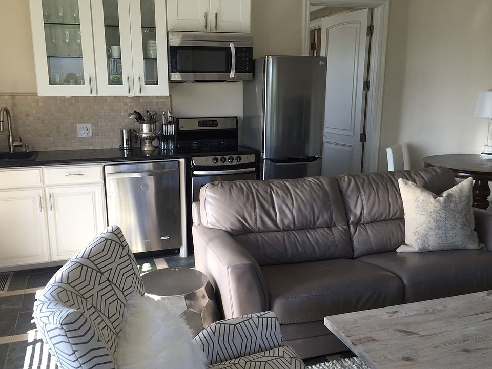 Kitchenette & Dining