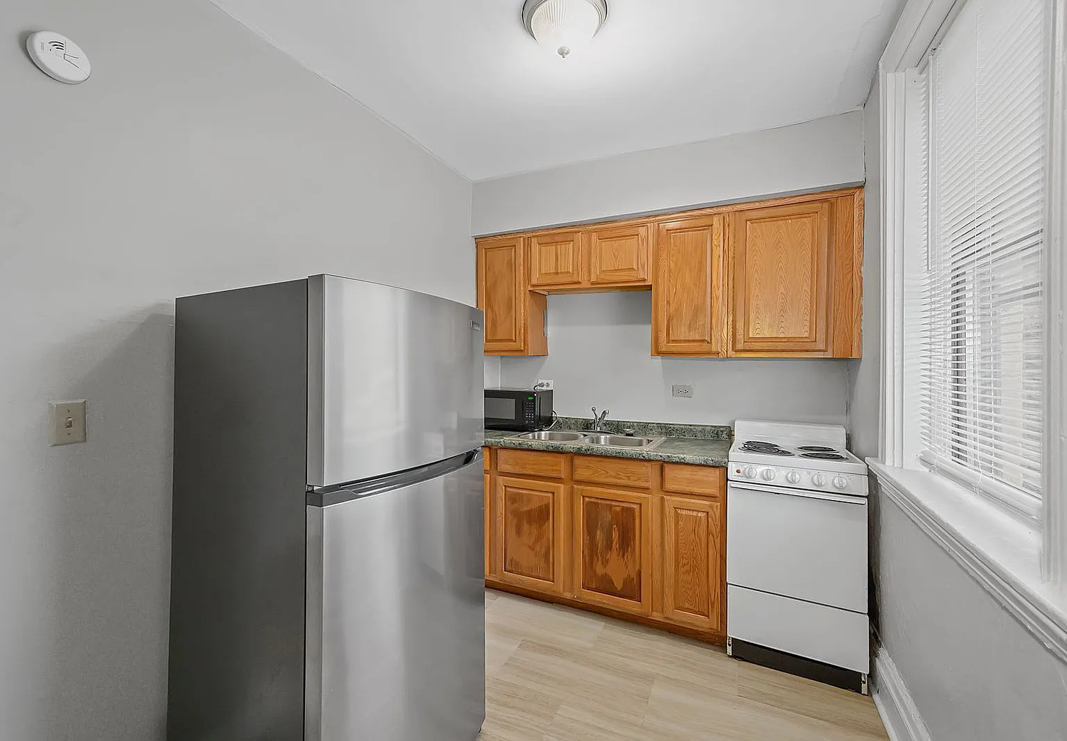 Studio, 1.0 bath, $895 — Photo 4