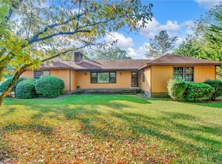 302 Forest Glen Dr, Raeford, NC 28376