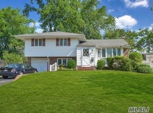 23 Violet Ln, Commack, NY 11725