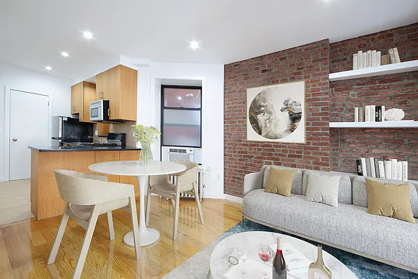 Rented by R New York | media 23