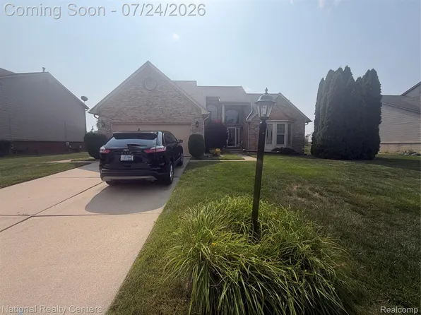 6390 Briarcliff Dr, Belleville, MI 48111