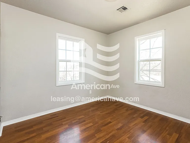 1184107_011_bedroom_12.jpg