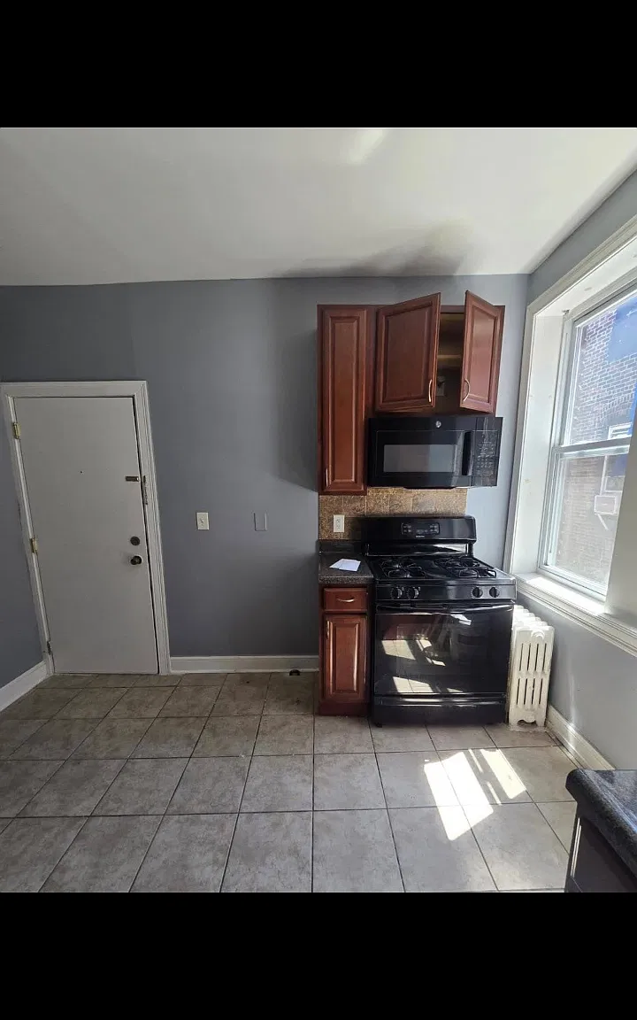 399 Avenue C — Photo 4