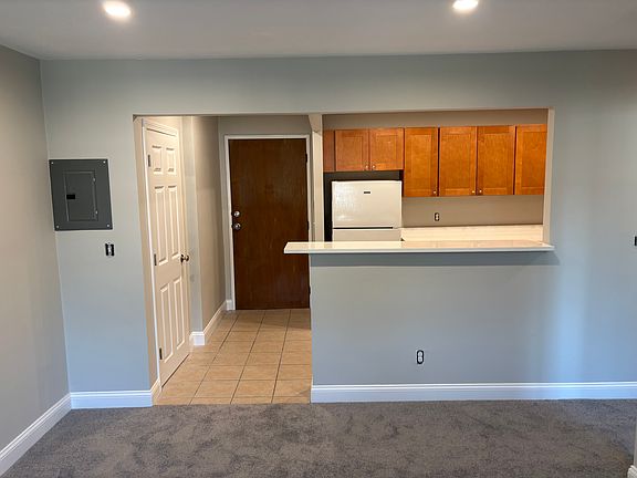 2nd image of 445 Pleasant St #33
