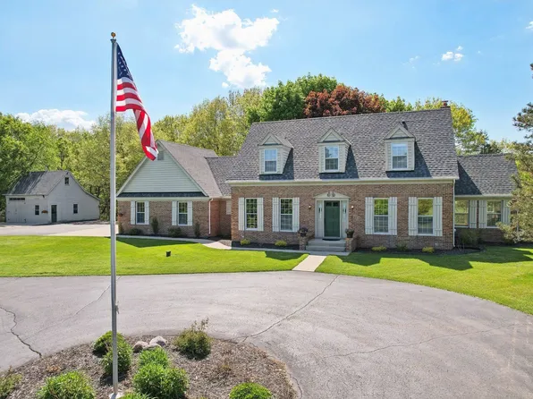 W367S9675 South Rd, Eagle, WI 53119