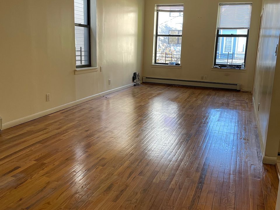2nd image of 1698 Topping Ave #3