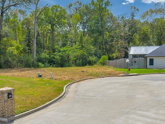 4th image of 8 Oak Meadow Ln