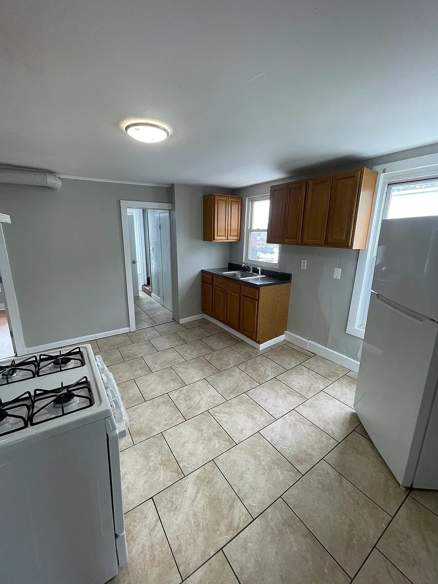 Kitchen - 98 Carlisle St #2