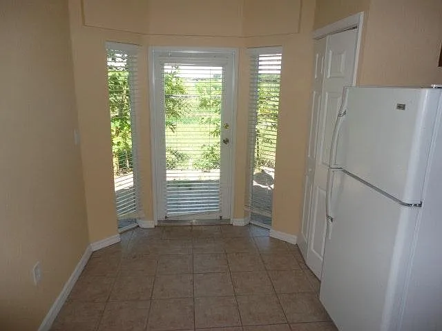 83 NE 13th Ave #15 — Photo 11