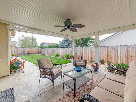 3rd image of 1840 Monterey Pines Dr