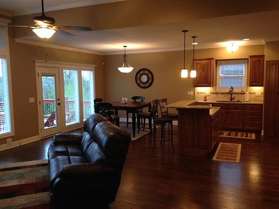 5th image of 2320 NE Overland Dr