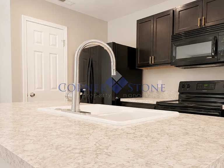 657 N Manship Ave — Photo 5