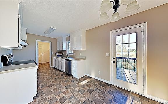 3rd image of 109 Chambwood Ln