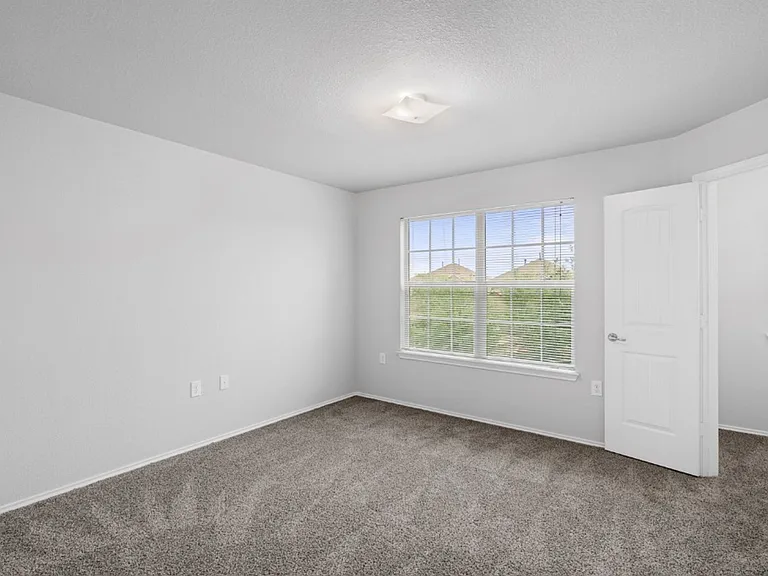 7204 Outfitter Dr — Photo 24