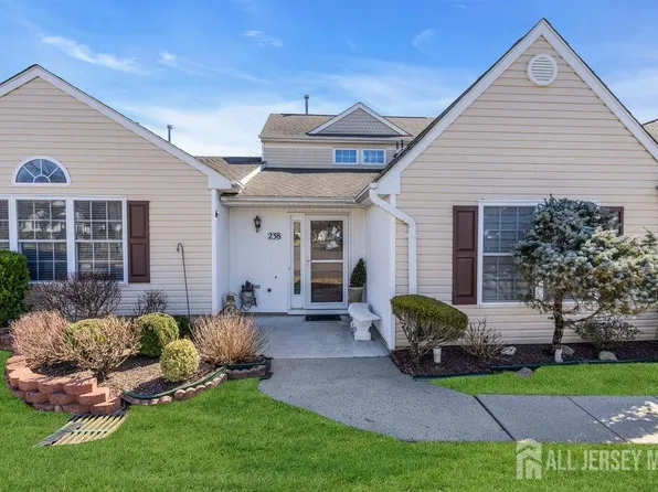 238 Nighthawk Dr, Monroe Township, NJ 08831