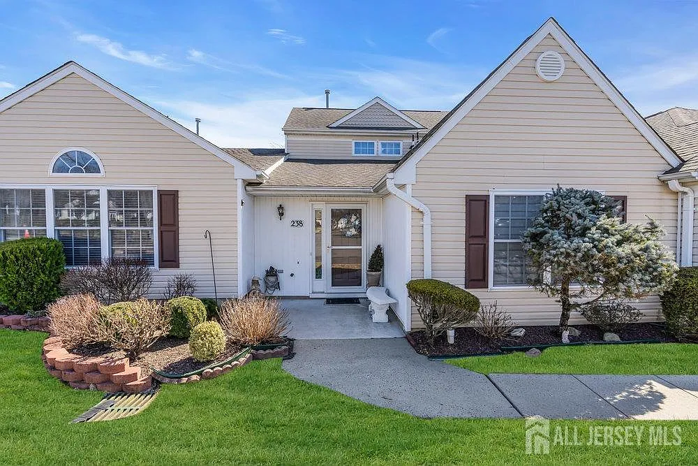 238 Nighthawk Dr photo 1
