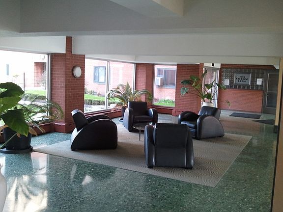 2nd image of 5040 N Marine Dr APT C4