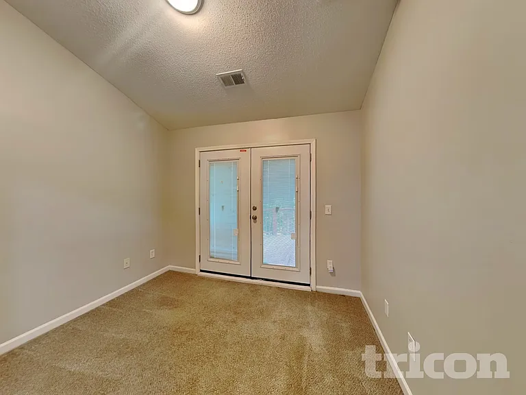 205 Lossie Ln — Photo 9