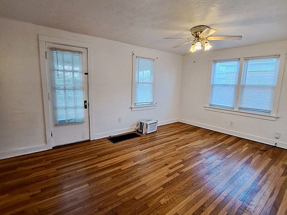 2nd image of 2366 Emerson Ave APT 2
