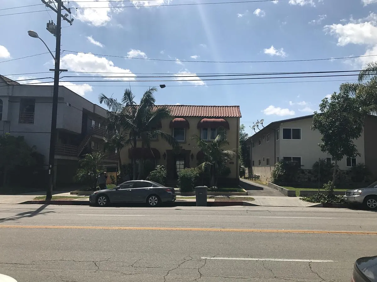 501 S Verdugo Rd — Photo 1