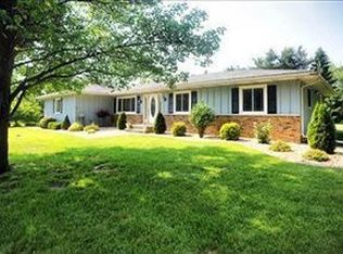 225 Meadowridge Rd, Valparaiso, IN 46385